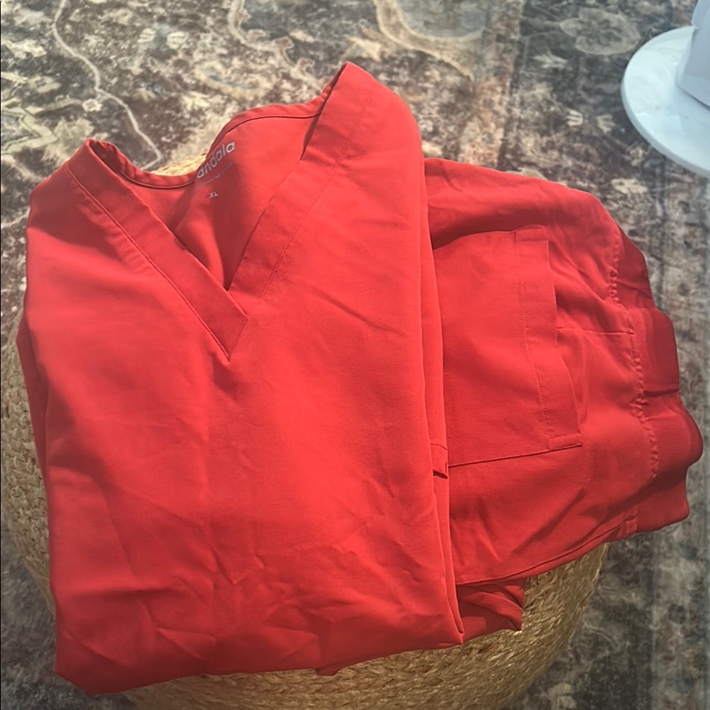 Women’s mandala scrub set. Top xl, bottoms L high